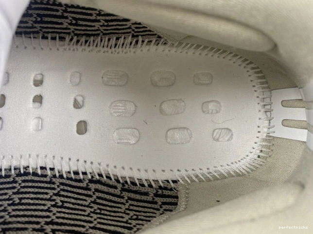 350 Adidas Yeezy HP7870 V2 Boost Beige Black 0820